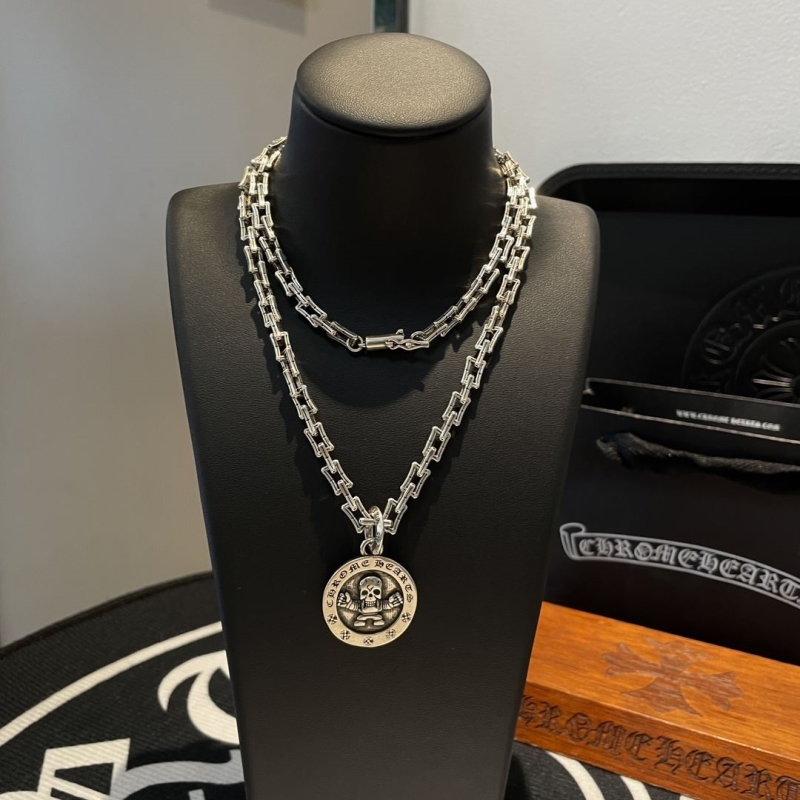 Ch*0me He**ts necklaces